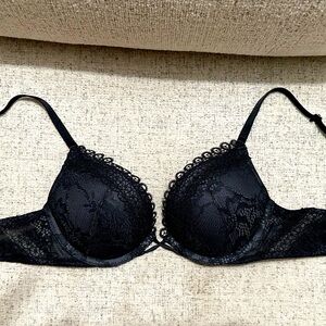 Victoria’s Secret Very Sexy Black Lace Bombshell Plunge Push-Up Bra 32A